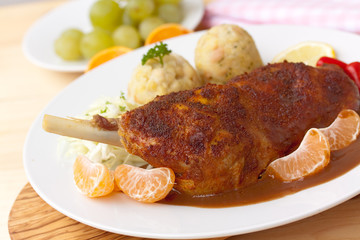 Gänsekeule mit Sosse,Knödeln-gebraten