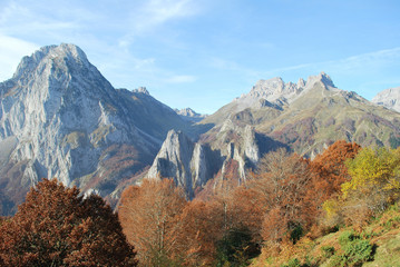 Couleurs d'automne sur la route du Pic d'Anie
