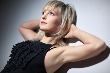 Naklejka premium Young woman standing at the wall portrait