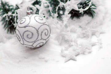Fototapeta na wymiar White christmas ball decoration
