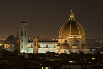 Firenze: notturna sulla Cattedrale si S. Maria del Fiore 1