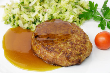 Frikadelle mit Wirsinggemüse