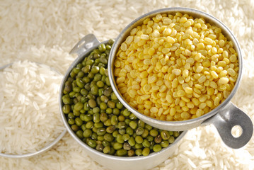 peeling Mung beans
