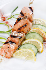 grilled salmon with lemon
