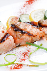 grilled salmon with lemon