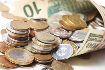 horn from dollar denominations with fine coins