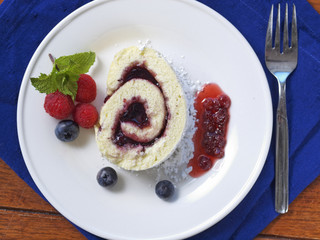 rolled cake fruit