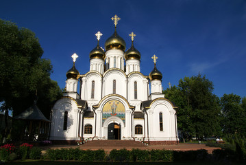 Fototapeta na wymiar Orthodox church in nunnery