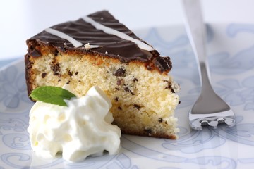 stracciatella kuchen mit sahne