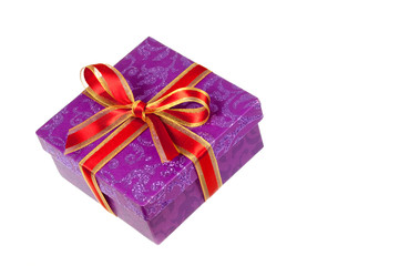 Geschenk mit roter Schleife,freigestellt