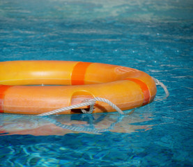 Rettungsring im Pool