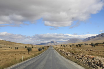 Einsame Straße in Zentralanatolien bei Kayseri - Türkei