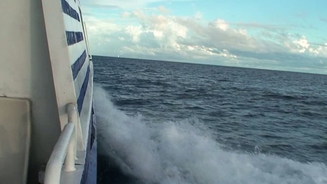 Etrave de bateau fendant la mer.