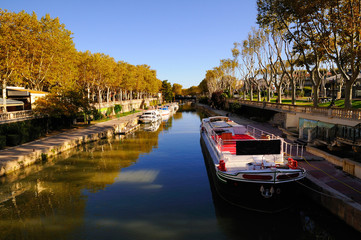 Naklejka premium Canal de la robine à Narbonne