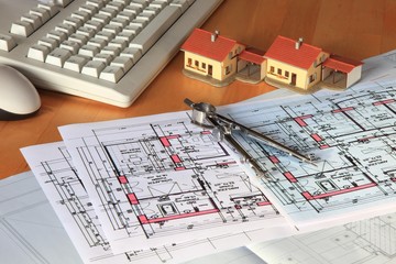 Bauplanung Hausbau, Reihenhaus, Modell auf Schreibtisch - 18223018