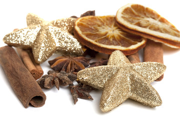 Zimt, Anis und Trockenfrucht