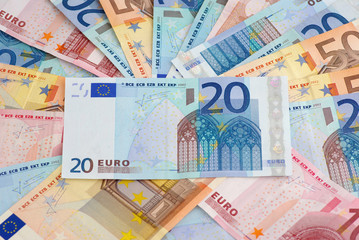 tas de billets en euros