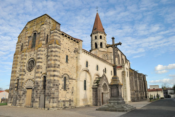 Fototapeta na wymiar Ennezat Kościół (63)