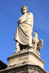 Naklejka premium Dante Alighieri statue in Florence