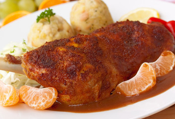 Gänsekeule mit Sosse,Knödeln-gebraten