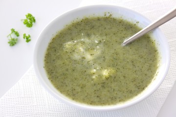 broccoli suppe mit sauerrahm