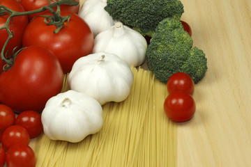 Garlic, pasta and tomatoes