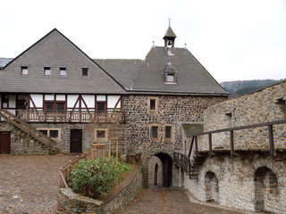 Burg Altena, Innenhof mit Glockenturm