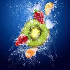 Keuken spatwand met foto Drops around fruits under water © Andrii IURLOV