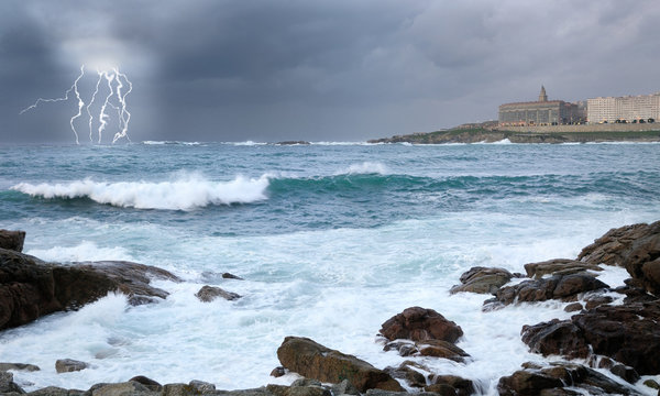Tormenta con rel&aacute;mpagos en La Coru&ntilde;a (Galicia - Spain)
