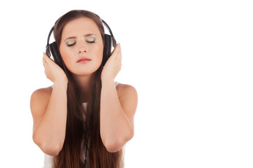 Young woman enjoyment music in headphones