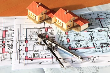 Bauplanung Hausbau, Reihenhaus Modell auf Schreibtisch