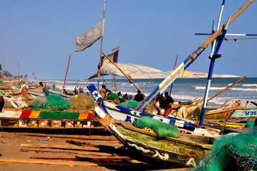 Fischerboote an Ghanas Strand © Renate Wefers