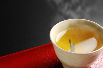 お茶　赤のお盆