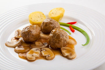 Roasted meatballs with mushrooms and boiled potatoes