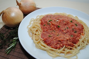 Spaghetti mit Tomatensoße