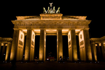 Porta di Brandeburgo Berlino illuminata