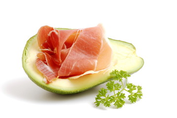 Avocado mit schinken