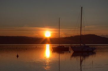 Fototapeta na wymiar Sunset on Viverone Lake