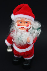 Weihnachtsmann auf schwarzem Hintergrund