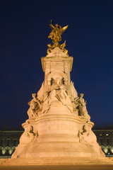 Fototapeta na wymiar London - Victory memorial in night