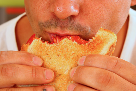 Comiendo