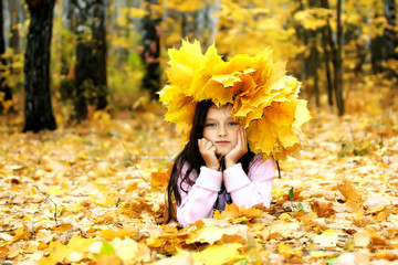 little girl in autumn park