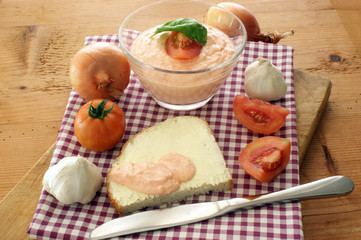 cottage cheese with tomato and onion as spread