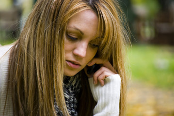 Fototapeta premium girl talking on phone