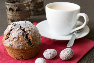 Weihnachtlich dekorierter Muffin