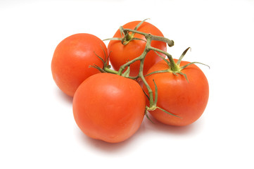 racimo de tomates frescos