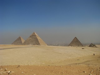 Fototapeta na wymiar Pyramides de gizeh