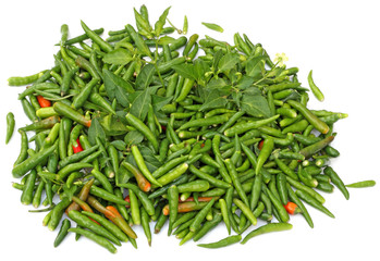 tas piments verts fond blanc