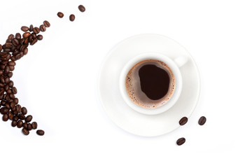 Schwarzer Kaffee in einer weißen Kaffeetasse