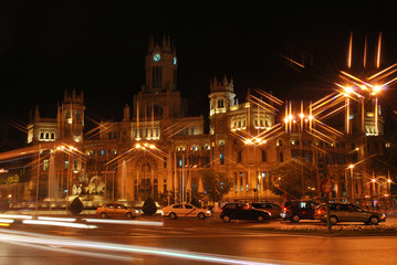 Fototapeta na wymiar Noc w Pałacu Madrycie komunikacie